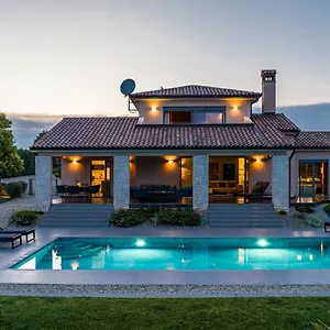  Дом отдыха Labin In Zartinj - Luxury Privacy Heated Pool With Auto Cover